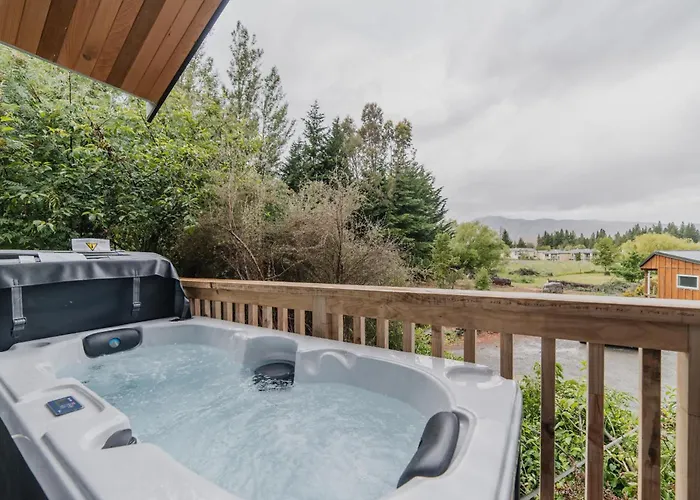 Little Nest - Hot Tub Under The Galaxy
